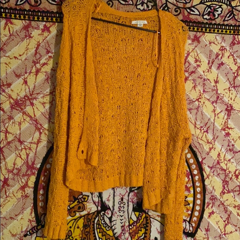 Cardigan In yellow
